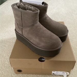 UGG Women's brown/greyPlatform Winter Boots